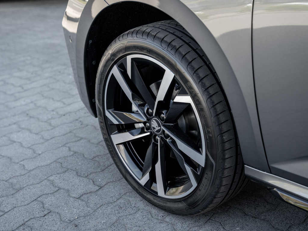 Bild 8 - Kamiq Monte Carlo 1.5 TSI DSG Pano Navi Pano LM