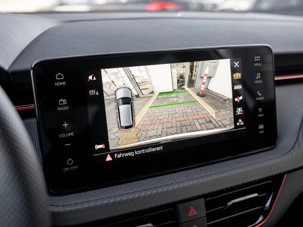 Bild 16 - Kamiq Monte Carlo 1.0 TSI Pano AHK Kam. Navi ACC