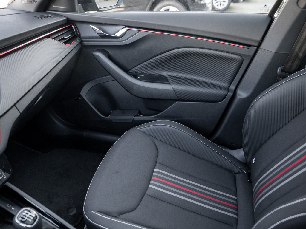 Bild 25 - Kamiq Monte Carlo 1.5 TSI DSG Pano AHK Navi ACC