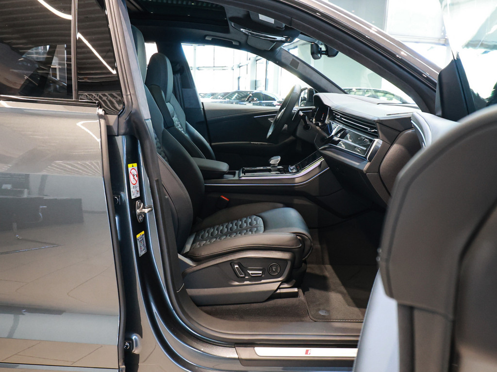 Bild 2 - RS Q8 SUV performance