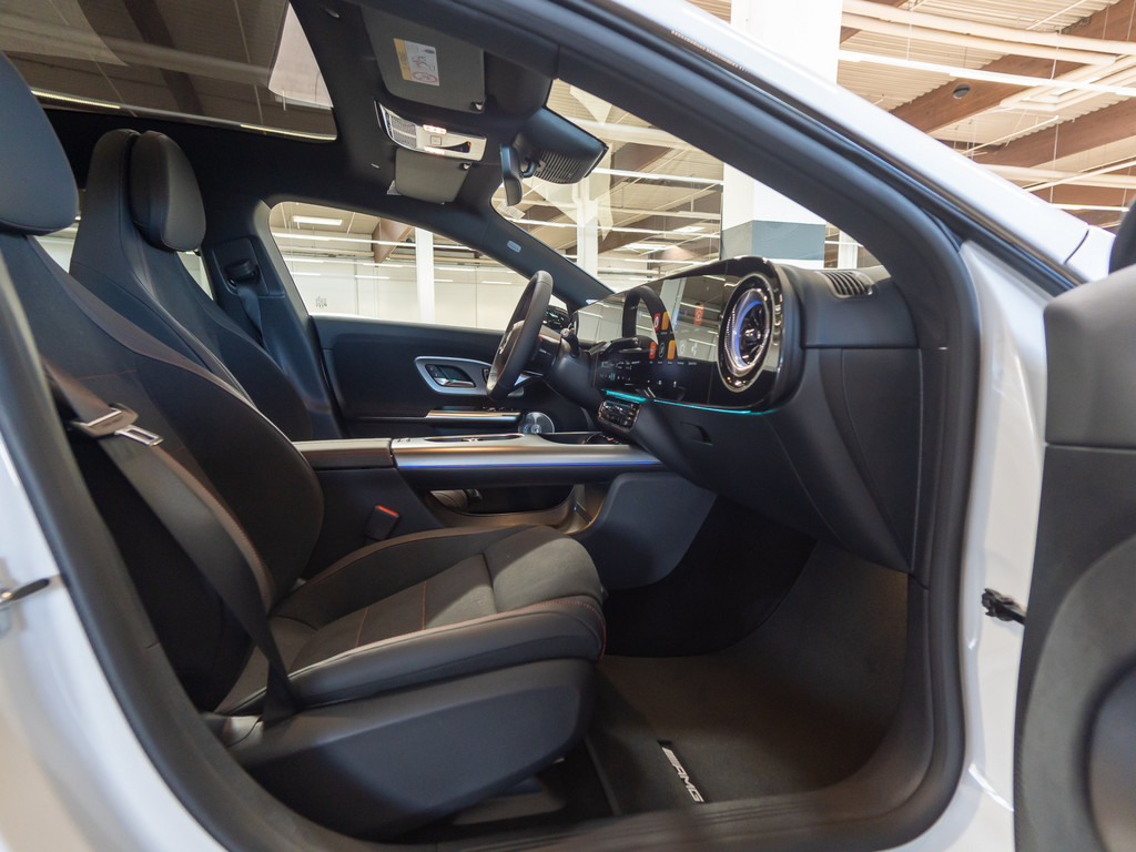 Bild 2 - CLA 220 Coupé 4MATIC AMG Line