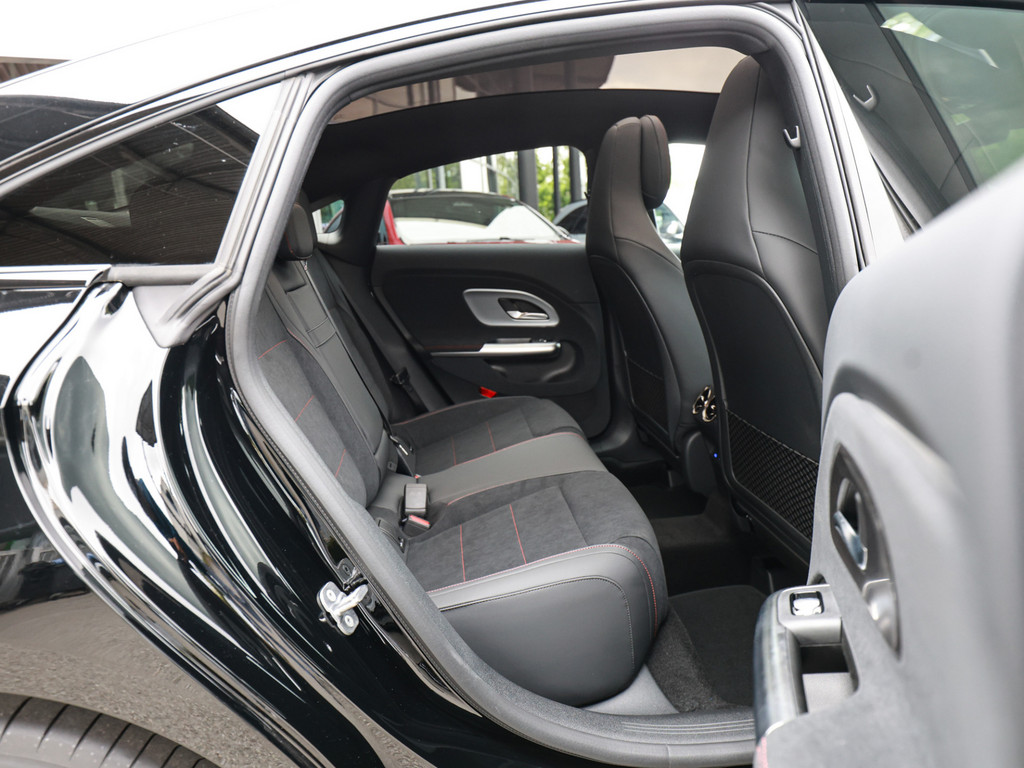 Bild 4 - CLA 180 Coupé AMG Line