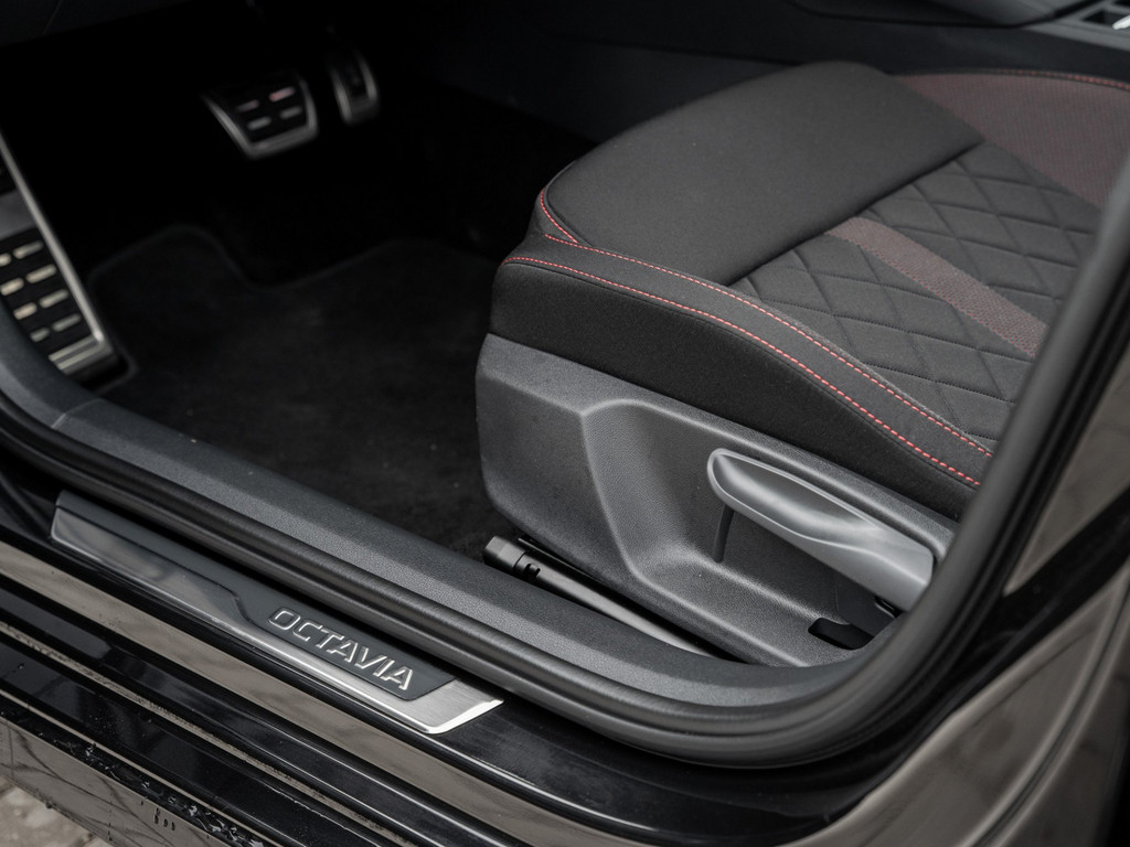 Bild 29 - OCTAVIA C. RS 2.0 TSI DSG Kam. Navi Pano ACC HUD