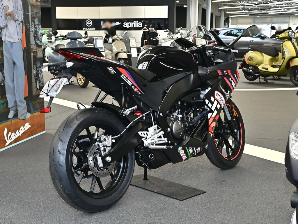 Bild 3 - RS 125 E5 + Replica