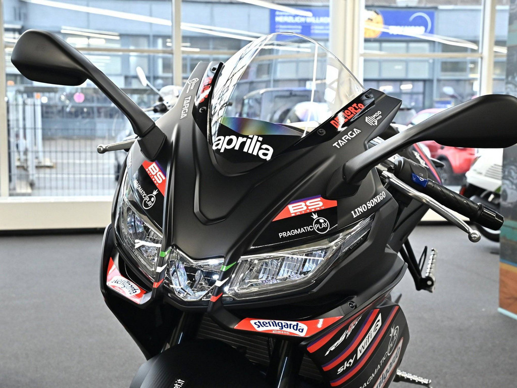 Bild 12 - RS 125 E5 + Replica
