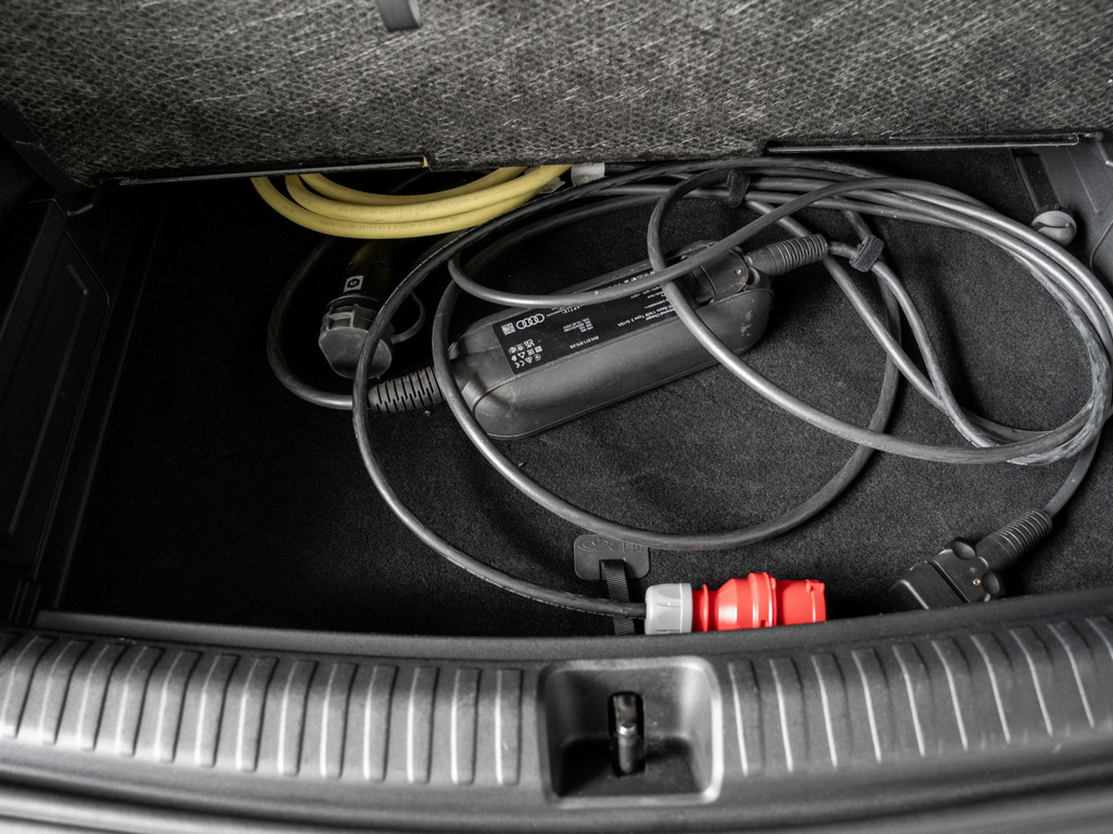 Bild 33 - Q4 e-tron 50 e-tron quattro 220 kW Kam. Navi ACC