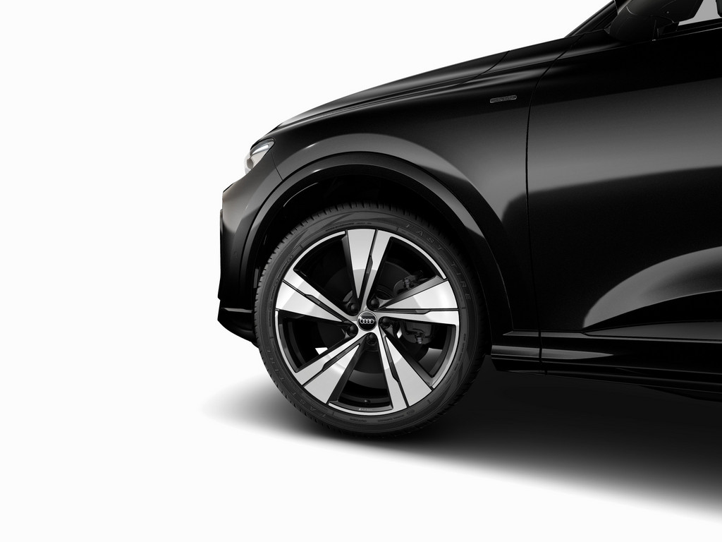 Bild 5 - Q5 SUV e-hybrid quattro S tronic edition One AHK HUD