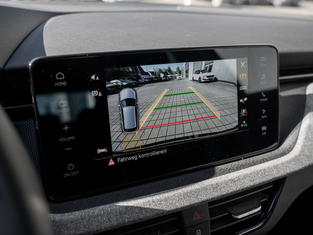 Bild 15 - KAMIQ TOUR 1.0 TSI DSG AHK Kam. Navi Virtual ACC
