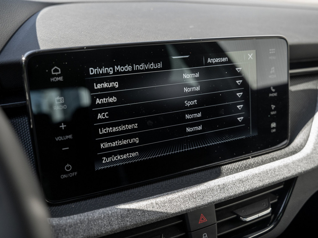 Bild 17 - KAMIQ TOUR 1.0 TSI DSG AHK Kam. Navi Virtual ACC