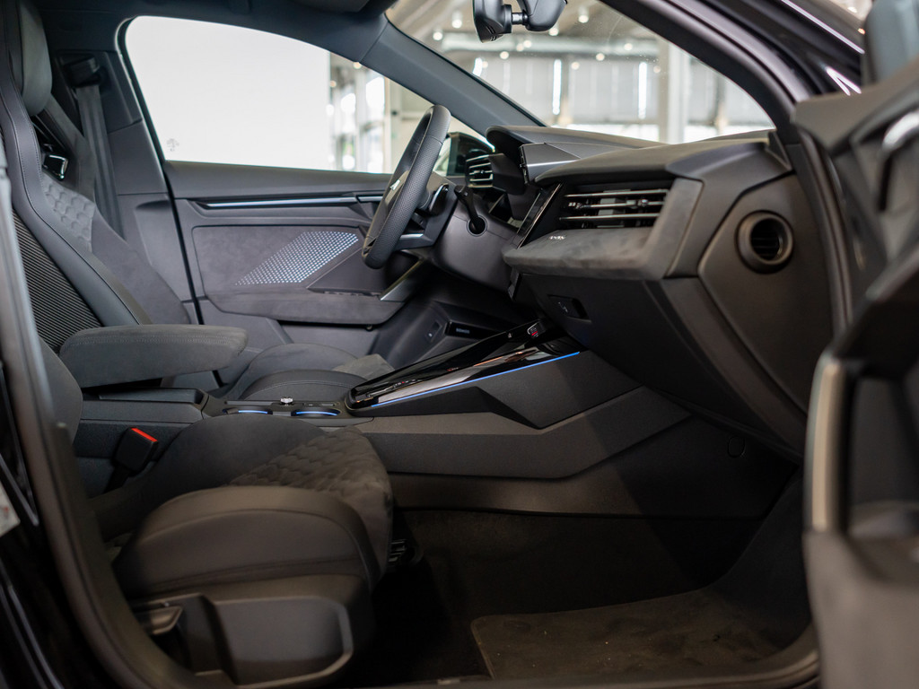Bild 2 - RS 3 Sportback quattro S tronic 280kmh Pano