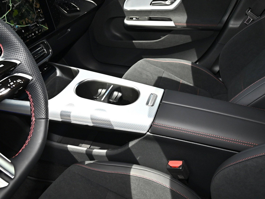 Bild 13 - CLA 250 + AMG Line SB EQ Technologie