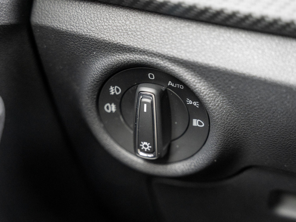 Bild 30 - Kamiq Monte Carlo 1.5 TSI DSG Pano AHK Navi ACC