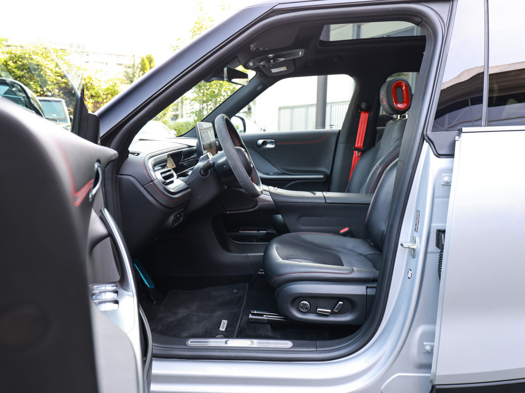 Bild 10 - #1 Brabus AWD