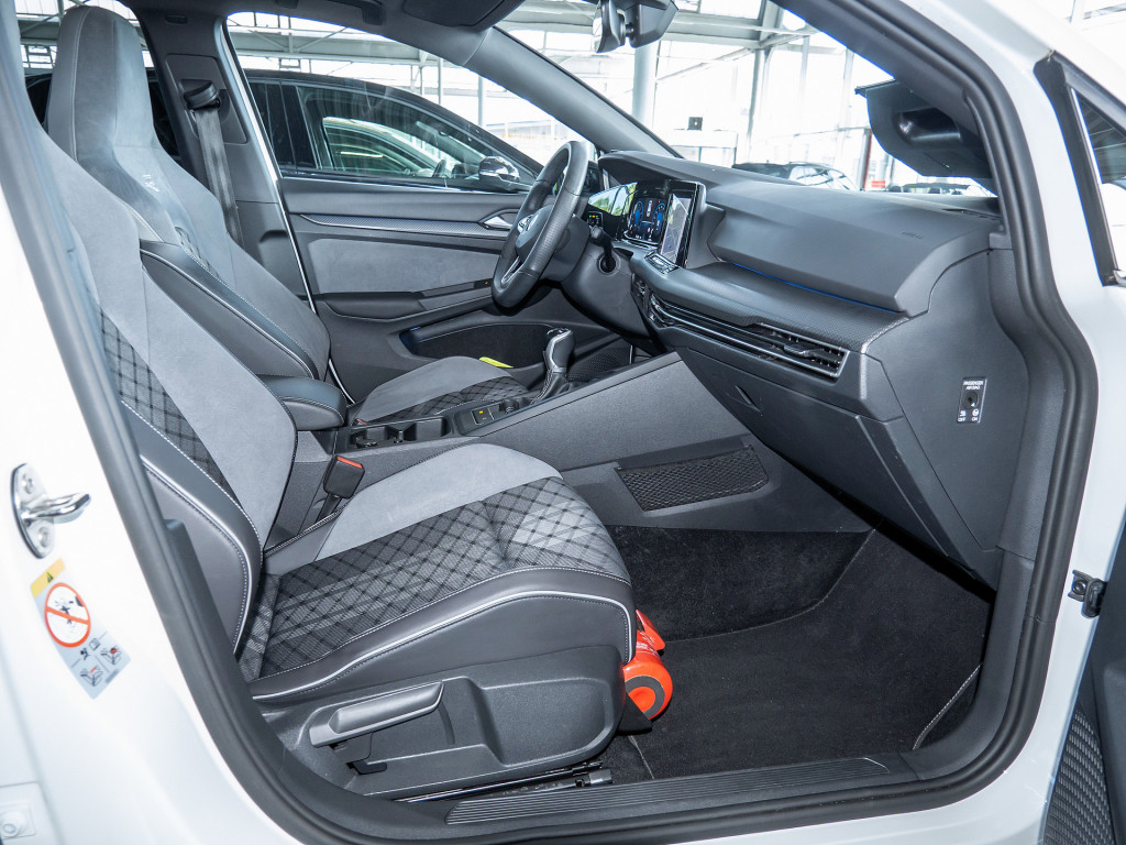 Bild 2 - Golf VIII 1.5 TSI R-Line
