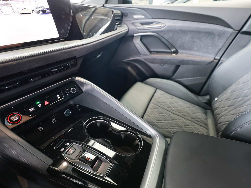 Bild 16 - Q5 e-hybrid quattro Edition One S Line AHK HUD
