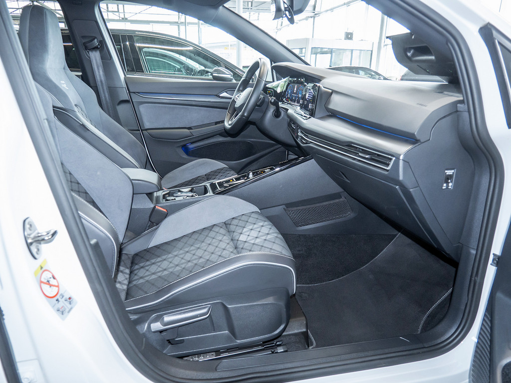 Bild 2 - Golf VIII R-Line 1,5 l eTSI DSG