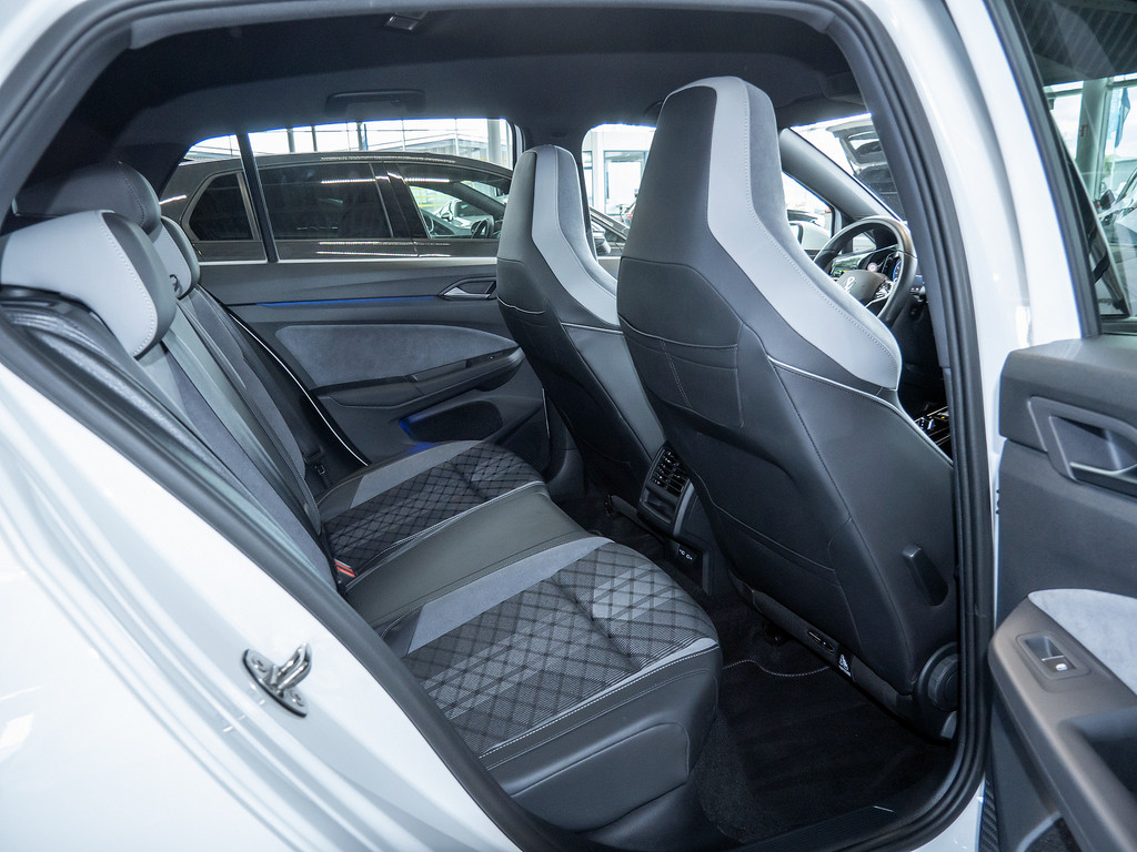 Bild 4 - Golf VIII R-Line 1,5 l eTSI DSG