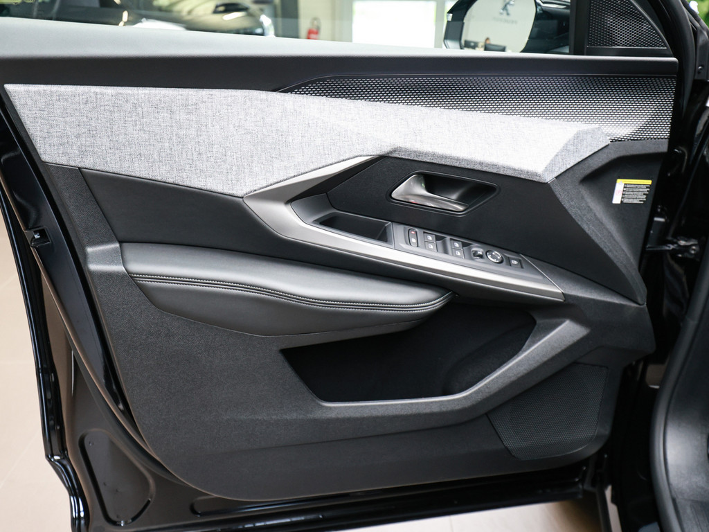 Bild 31 - 5008 GT Plug-In HYBRID 225 e-DSC7