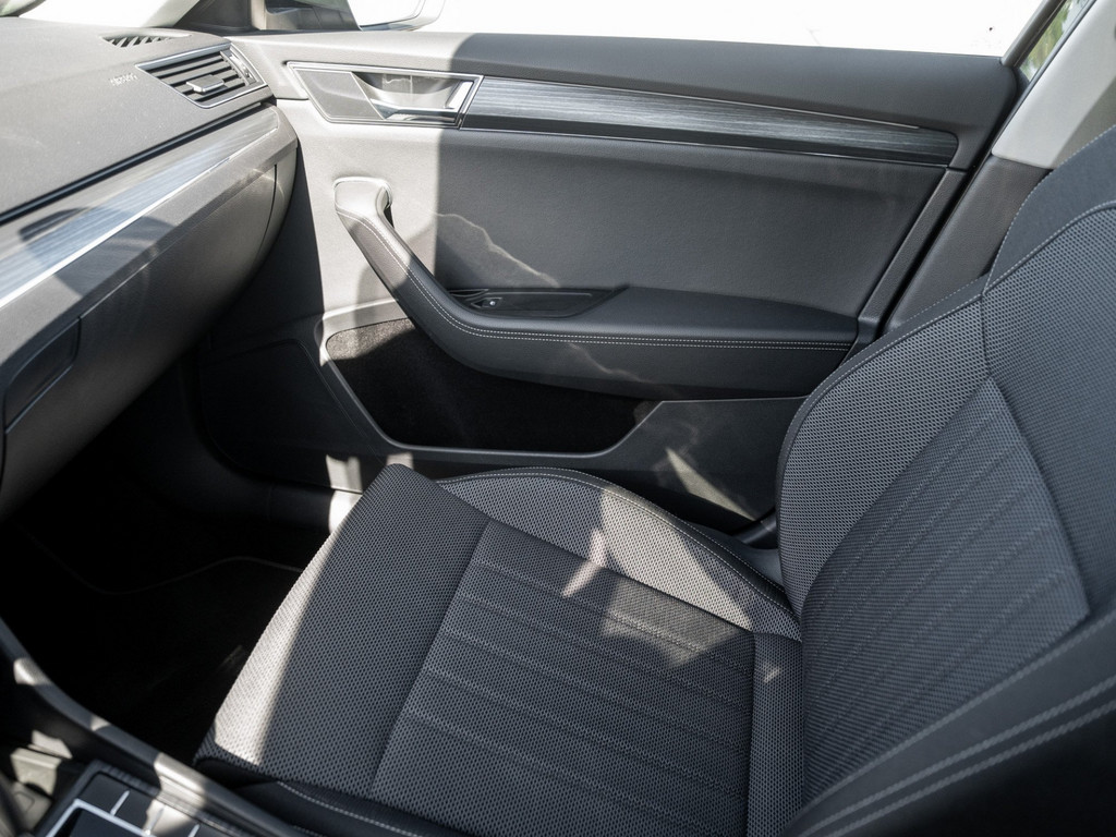 Bild 26 - SUPERB C. STYLE 1.4 TSI iV DSG DCC Kam. Standh.