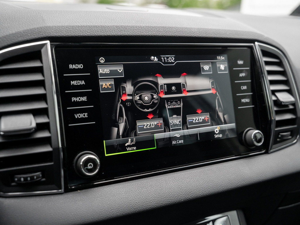 Bild 19 - KAROQ DRIVE 1.5 TSI DSG DynLicht KeyLess KlimaA