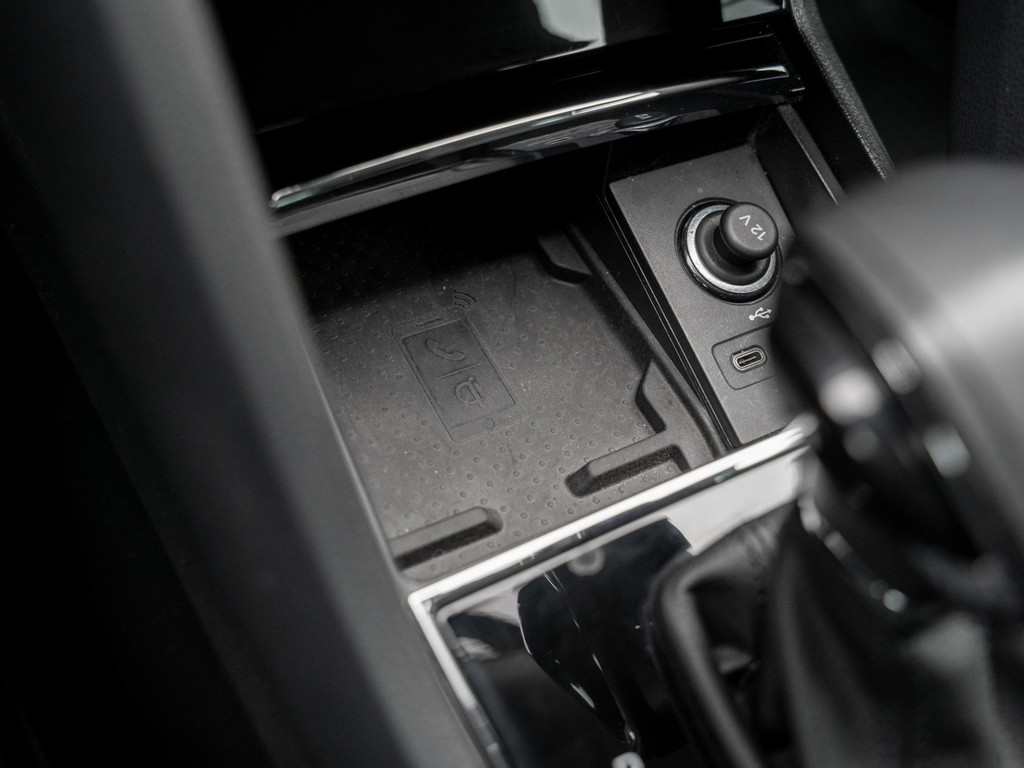 Bild 21 - KAROQ DRIVE 1.5 TSI DSG DynLicht KeyLess KlimaA