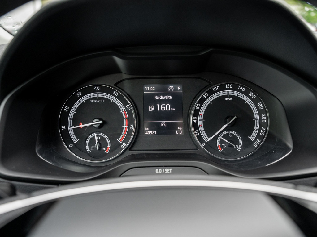 Bild 24 - KAROQ DRIVE 1.5 TSI DSG DynLicht KeyLess KlimaA