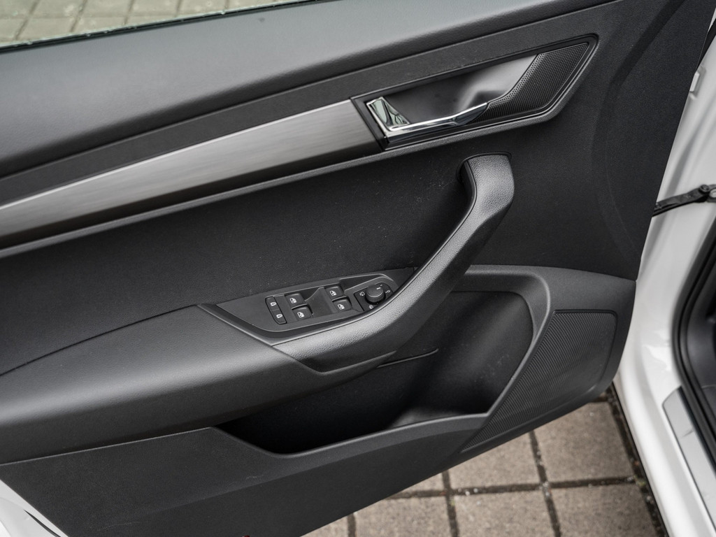Bild 28 - KAROQ DRIVE 1.5 TSI DSG DynLicht KeyLess KlimaA