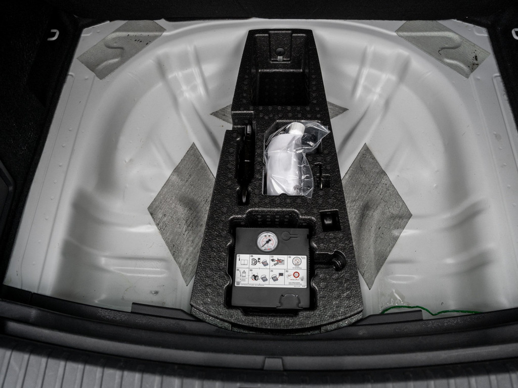 Bild 31 - KAROQ DRIVE 1.5 TSI DSG DynLicht KeyLess KlimaA