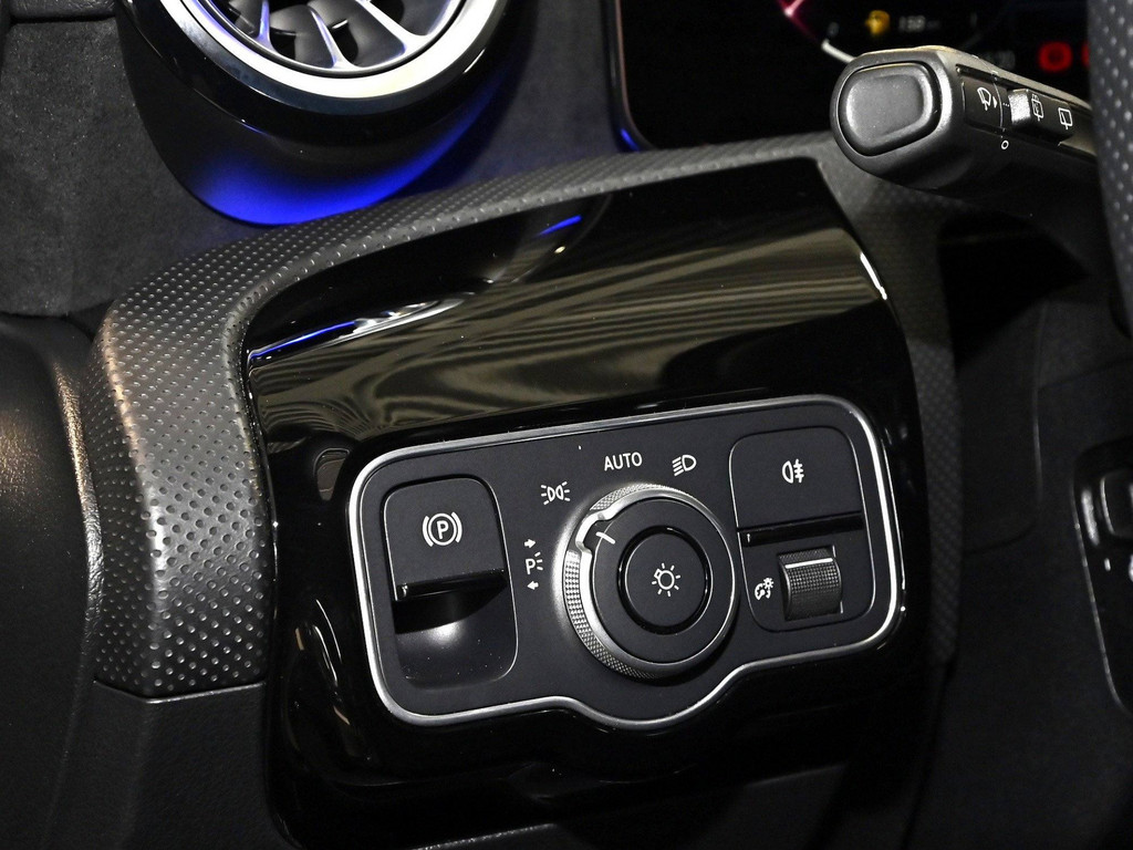 Bild 24 - A 180 AMG Sport Advanced +