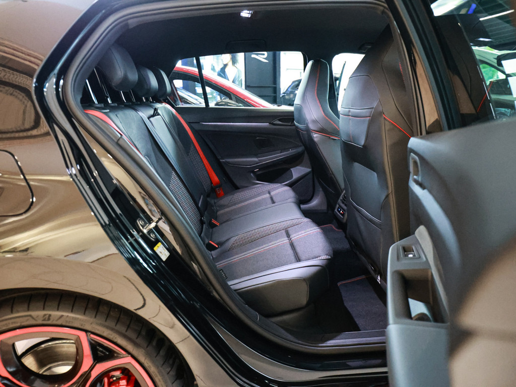 Bild 4 - Golf VIII GTI EDITION 50 2.0 TSI DSG 325 PS