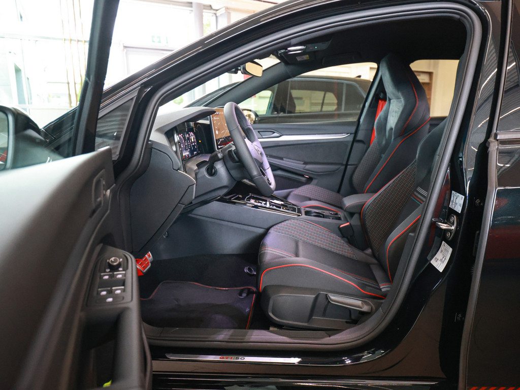Bild 10 - Golf VIII GTI EDITION 50 2.0 TSI DSG 325 PS