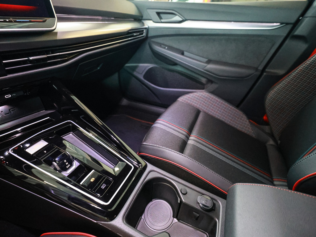 Bild 17 - Golf VIII GTI EDITION 50 2.0 TSI DSG 325 PS