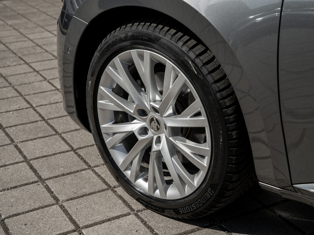 Bild 8 - SUPERB C. STYLE 2.0 TSI DSG AHK Kam. Virtual ACC