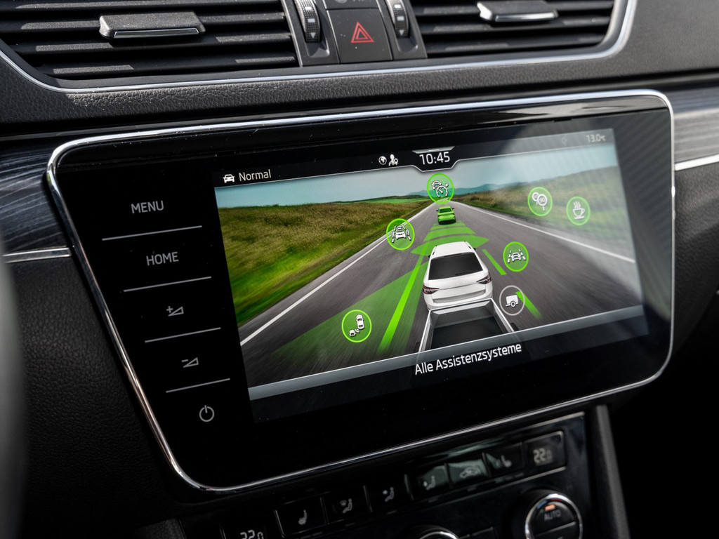 Bild 20 - SUPERB C. STYLE 2.0 TSI DSG AHK Kam. Virtual ACC