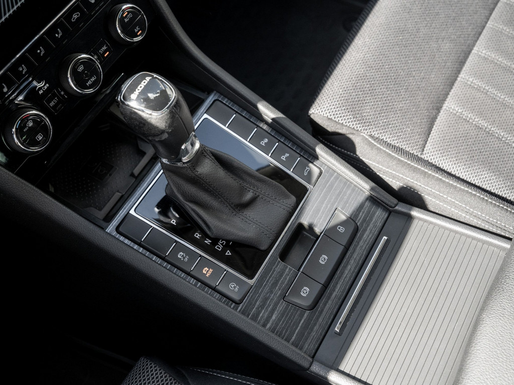 Bild 25 - SUPERB C. STYLE 2.0 TSI DSG AHK Kam. Virtual ACC