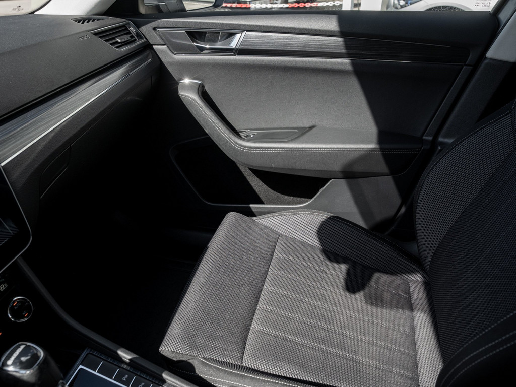 Bild 26 - SUPERB C. STYLE 2.0 TSI DSG AHK Kam. Virtual ACC