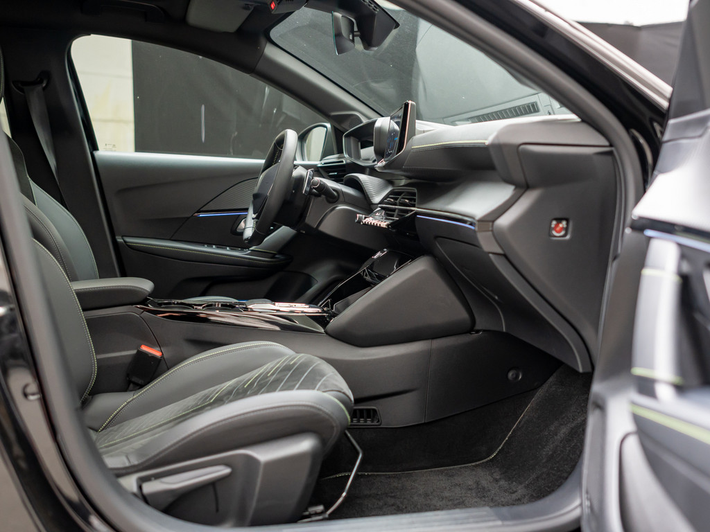 Bild 2 - 208 GT HYBRID 136 e-DSC6