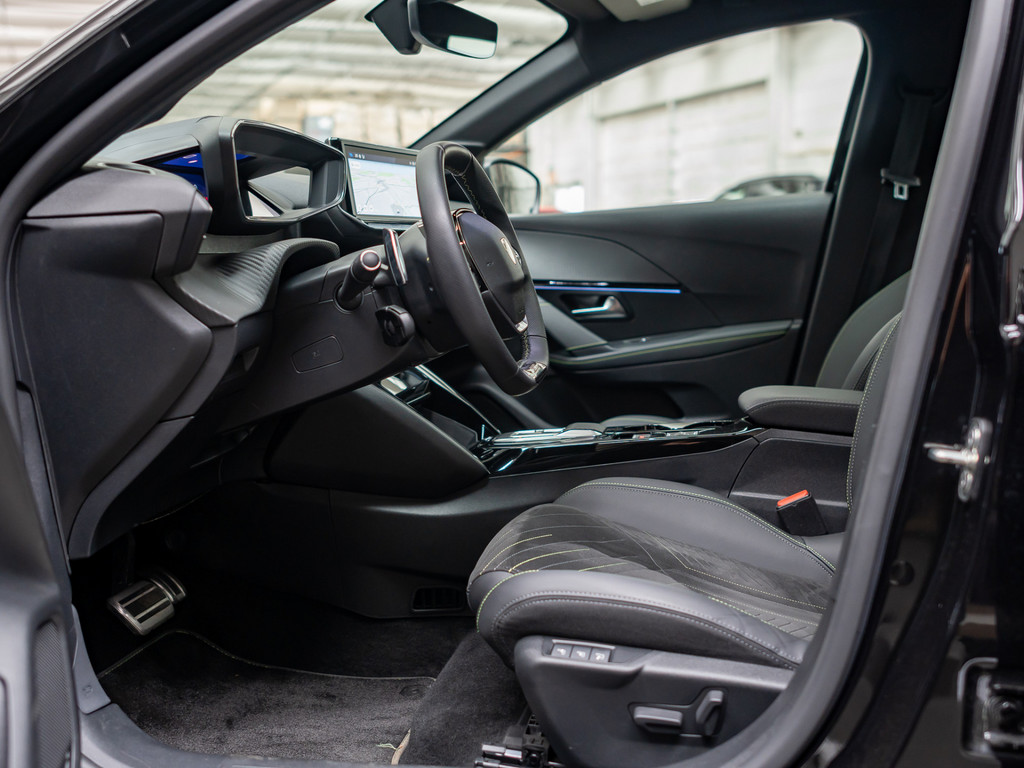 Bild 19 - 208 GT HYBRID 136 e-DSC6