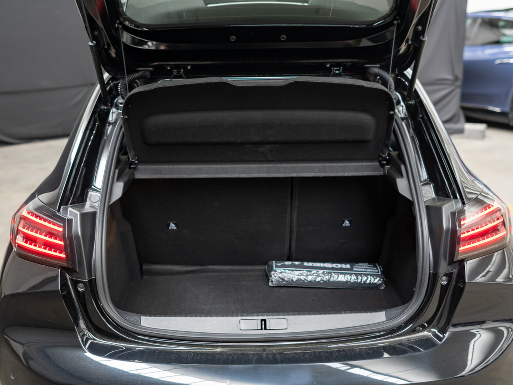 Bild 22 - 208 GT HYBRID 136 e-DSC6
