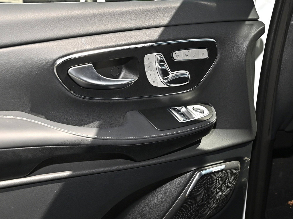 Bild 29 - V 300 d EXCLUSIVE AMG Lang