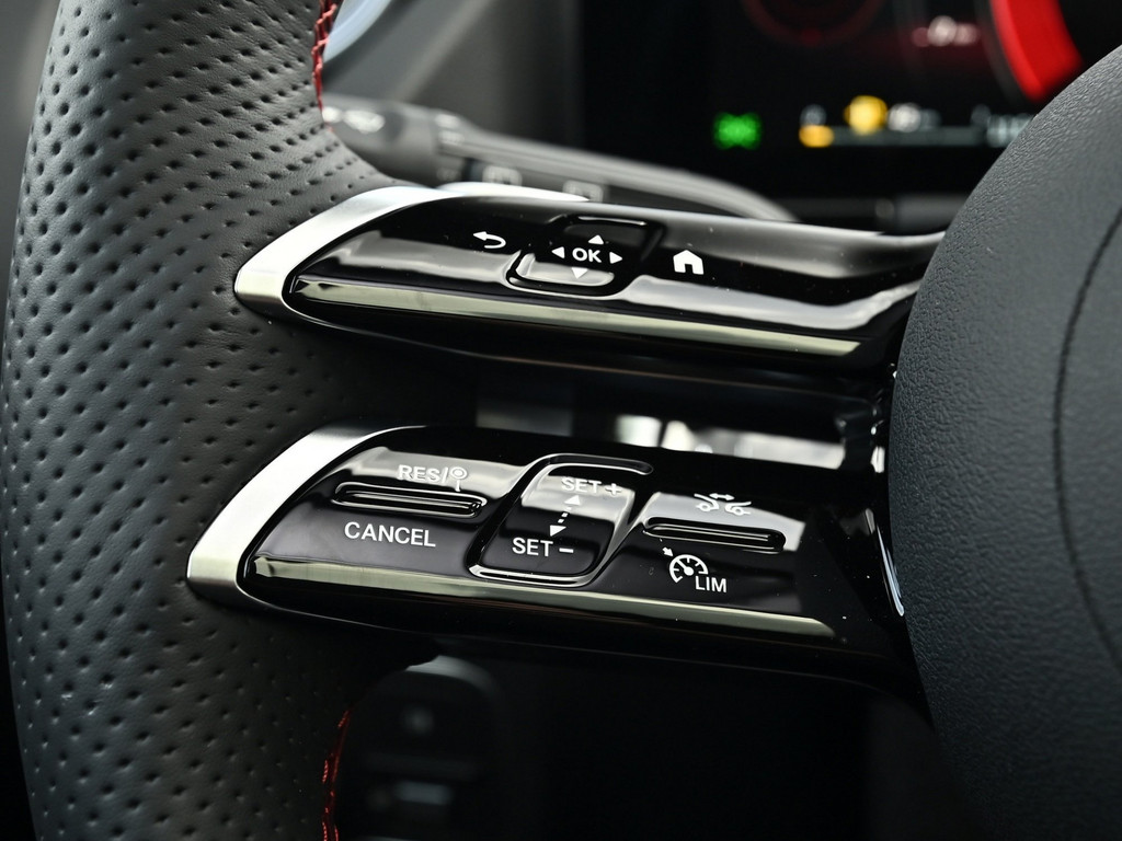 Bild 17 - GLA 200 AMG Line
