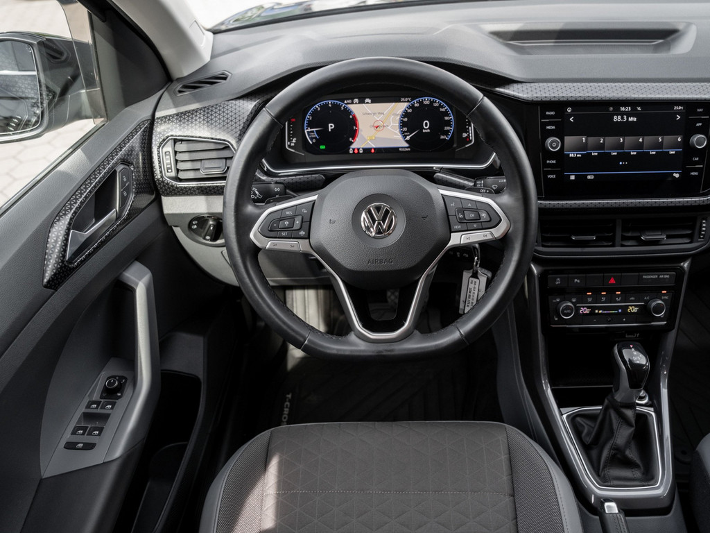 Bild 12 - T-Cross R-Line Kam. Navi Virtual ACC DynLicht