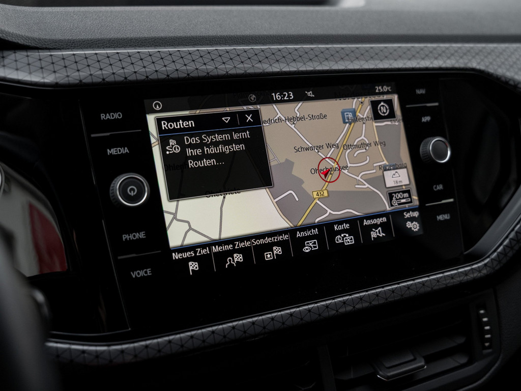 Bild 13 - T-Cross R-Line Kam. Navi Virtual ACC DynLicht