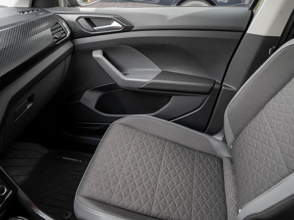 Bild 18 - T-Cross R-Line Kam. Navi Virtual ACC DynLicht