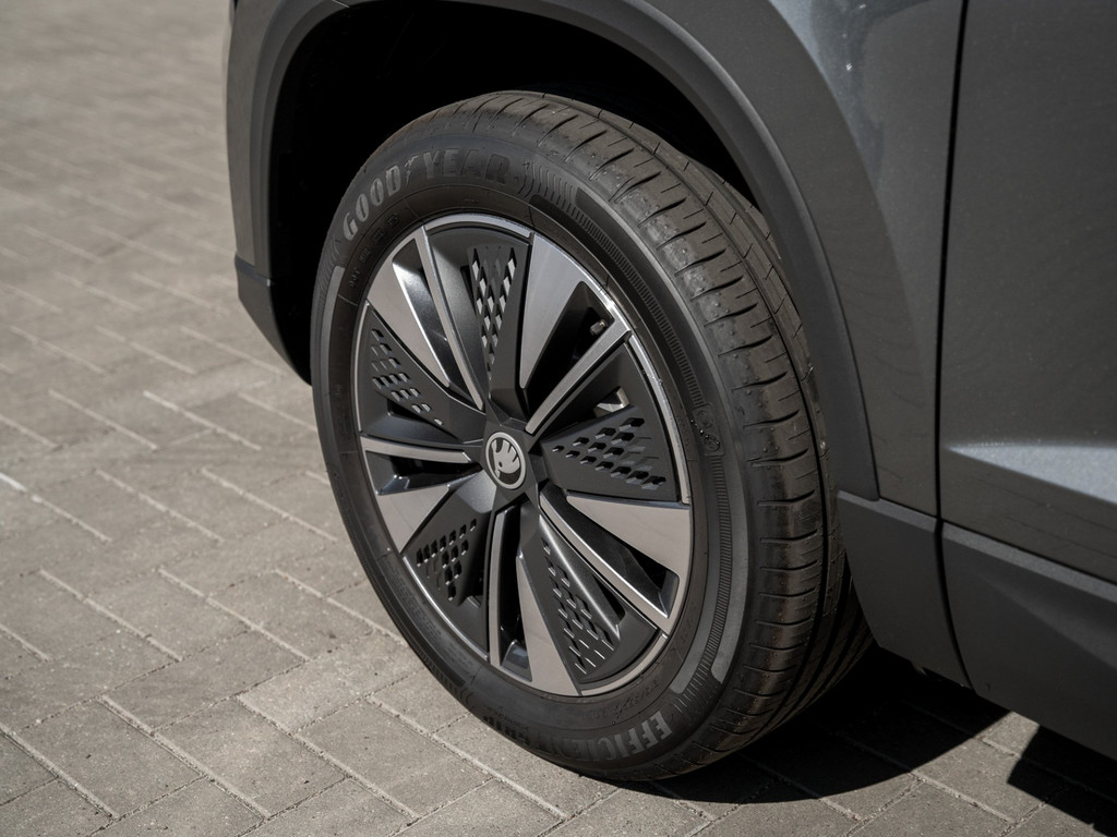 Bild 8 - Karoq Tour 1.5 TSI AHK Navi Virtual ACC