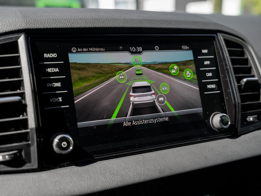 Bild 18 - Karoq Tour 1.5 TSI AHK Navi Virtual ACC