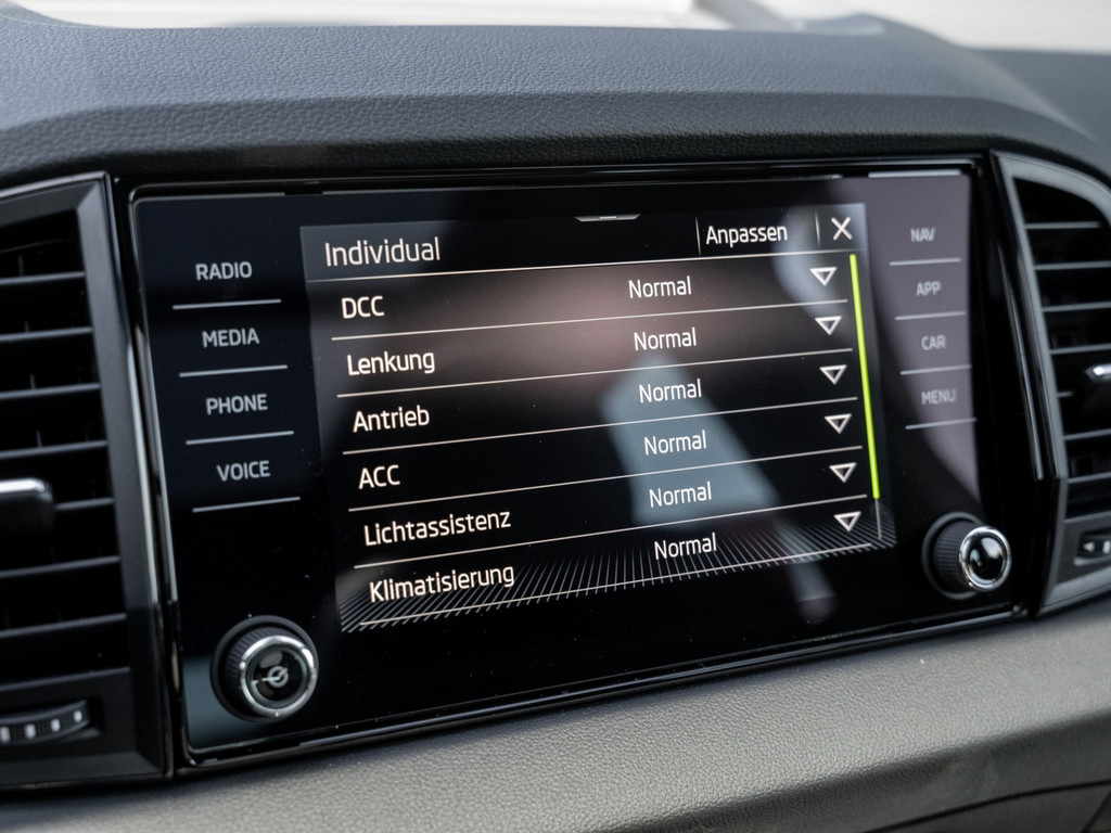 Bild 20 - Karoq Sportline 2.0 TSI DSG 4x4 DCC AHK Kam. Navi