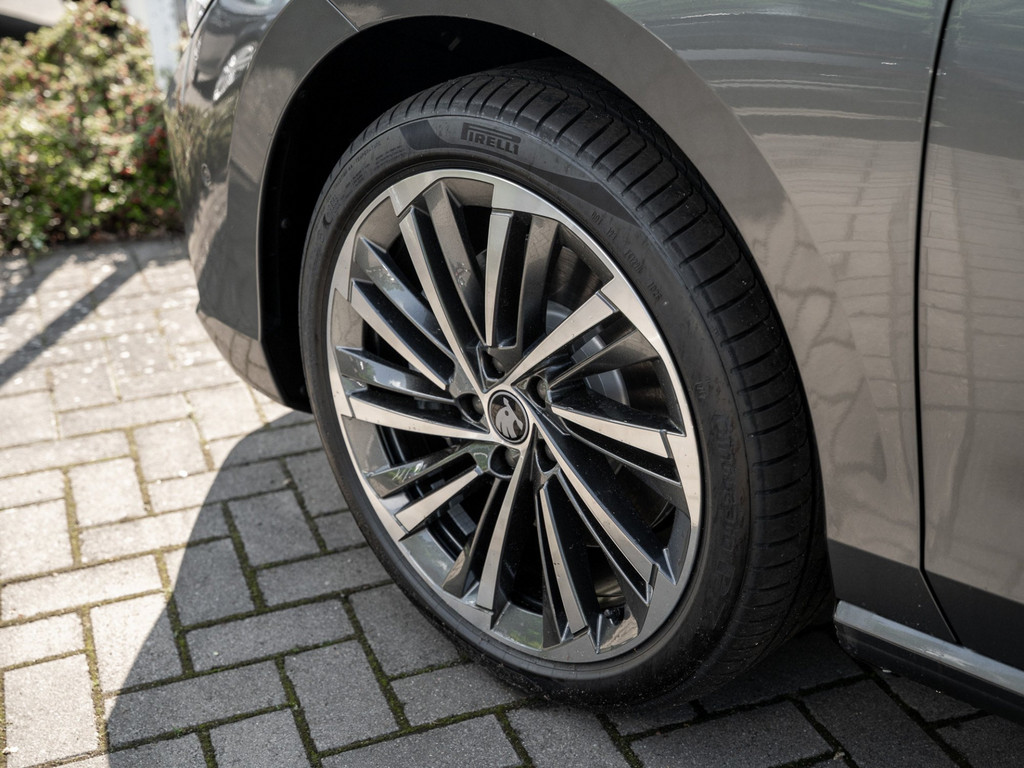 Bild 8 - Superb Combi L&K 2.0 TDI DSG 4x4 DCC AHK Navi