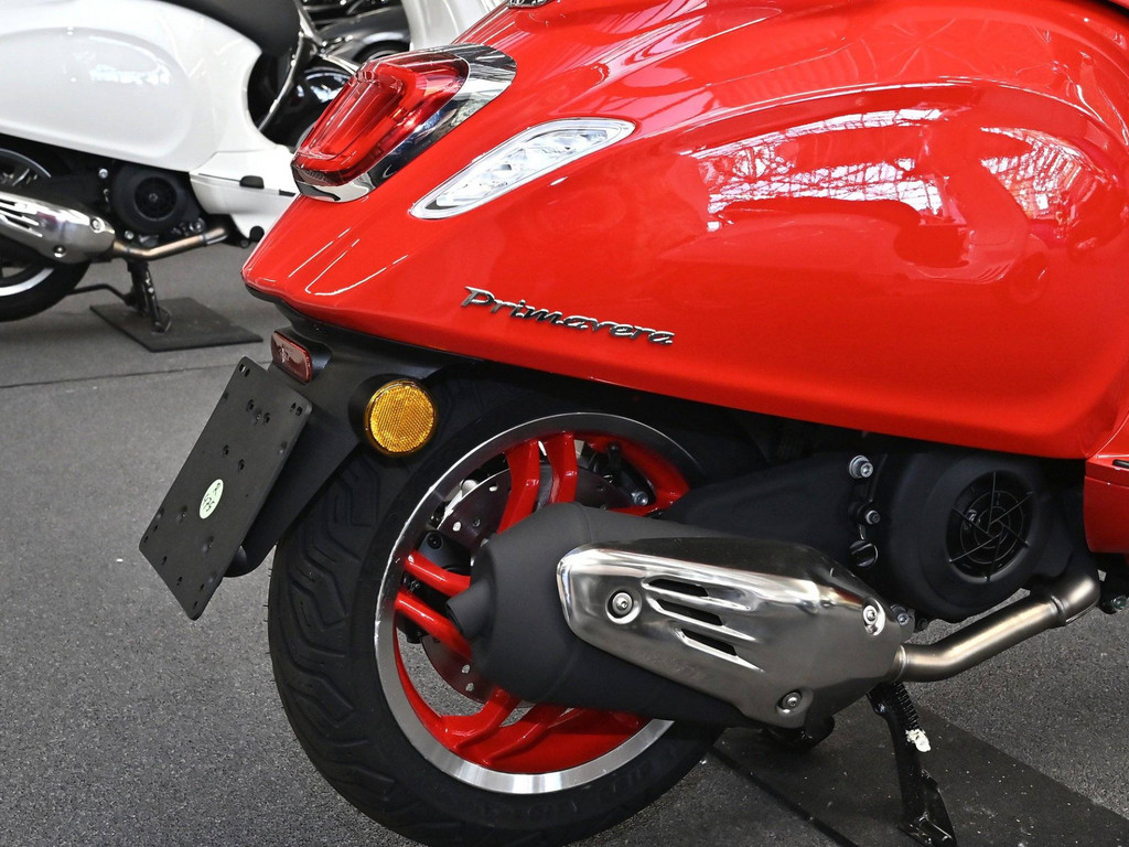 Bild 11 - Primavera RED 125 RST E5 +