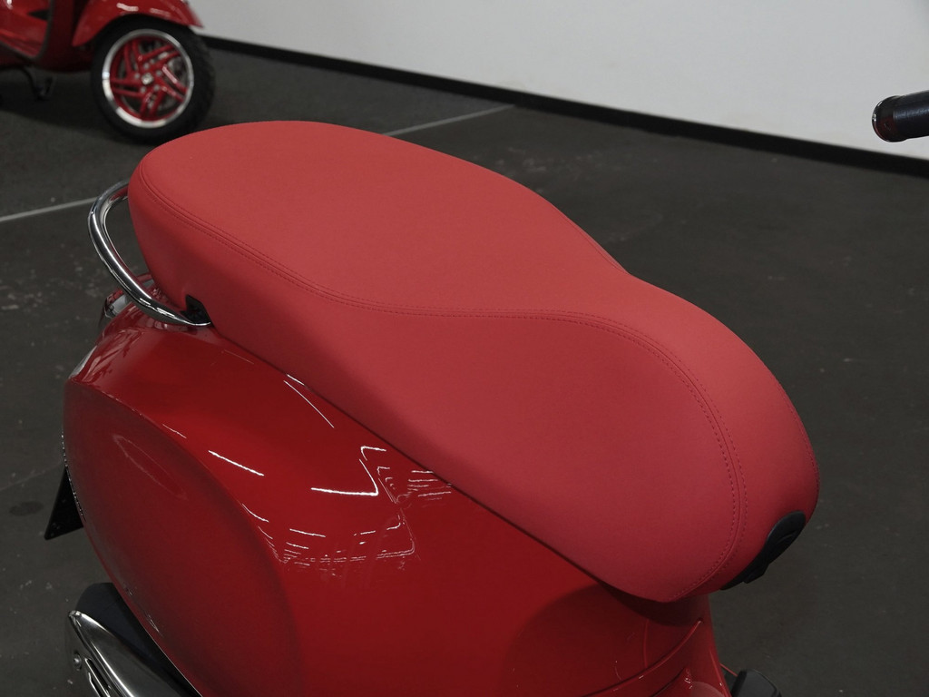 Bild 6 - Primavera RED 125 RST E5 +